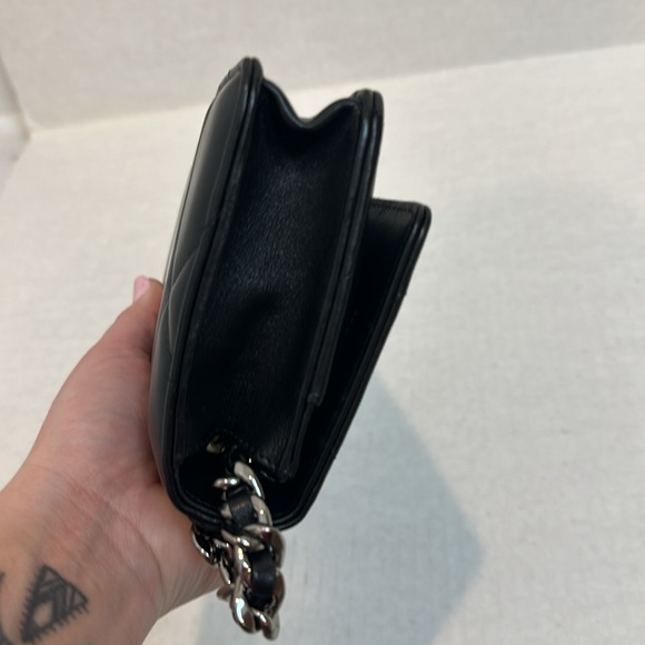 Pristine condition Lambskin Quilted Chanel 19 Wallet On Chain Black complete set - Picture 10 of 17